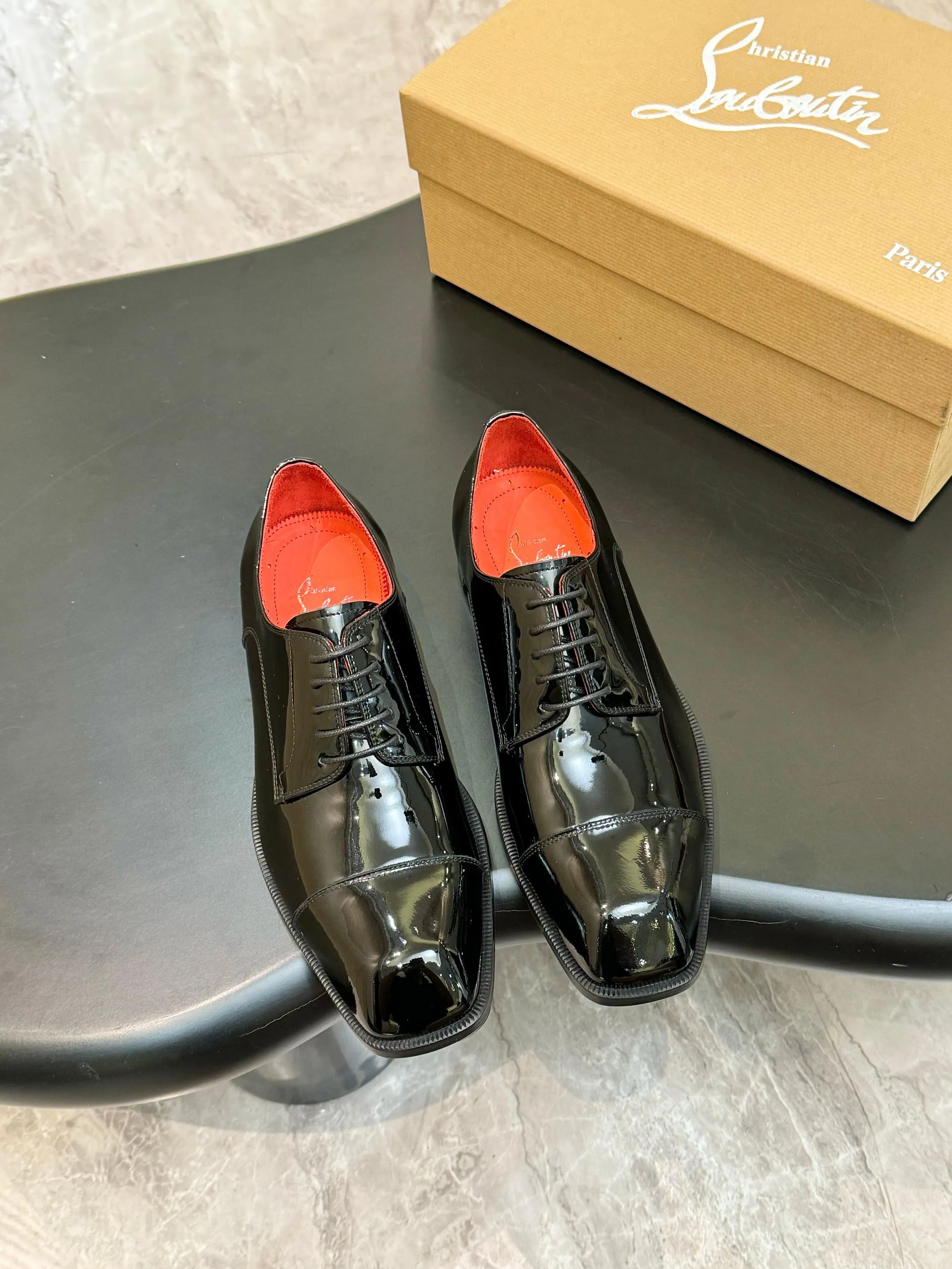 [CL red sole shoes] Top P: 1020💰 Size 39-44 (⚠️38.45.46.47 custom-made, non-returnable and non-exchangeable) 🆑High-end men's business formal leather shoes, original authentic top quality goods ••✅💯 Top original order purchasing agent! Original imported patterned cowhide ➕Imported cowhide lining ➕Cowhide feet ➕Original leather outsole~🉑️Feel free to compare the authentic ones!
